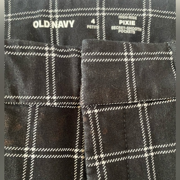 Old Navy pixie cropped pants - Picture 3 of 3